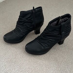Stunning Dansko Black Leather Ankle Boots. Size 38, US 7.5-8